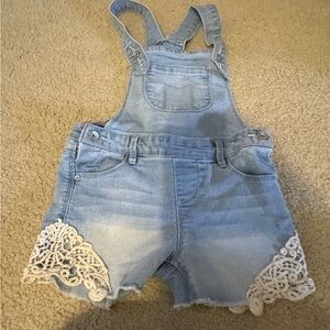 Size 6 / 6x Member’s Mark Girl’s Denim Shortall overalls shorts light wash  lace